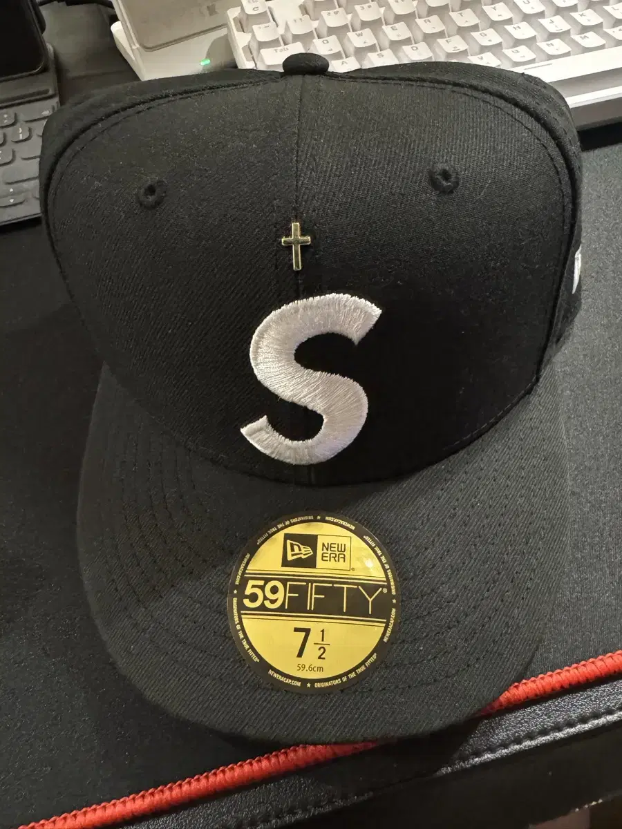 Supreme Gold Cross S Logo New Era Black | 브랜드 중고거래
